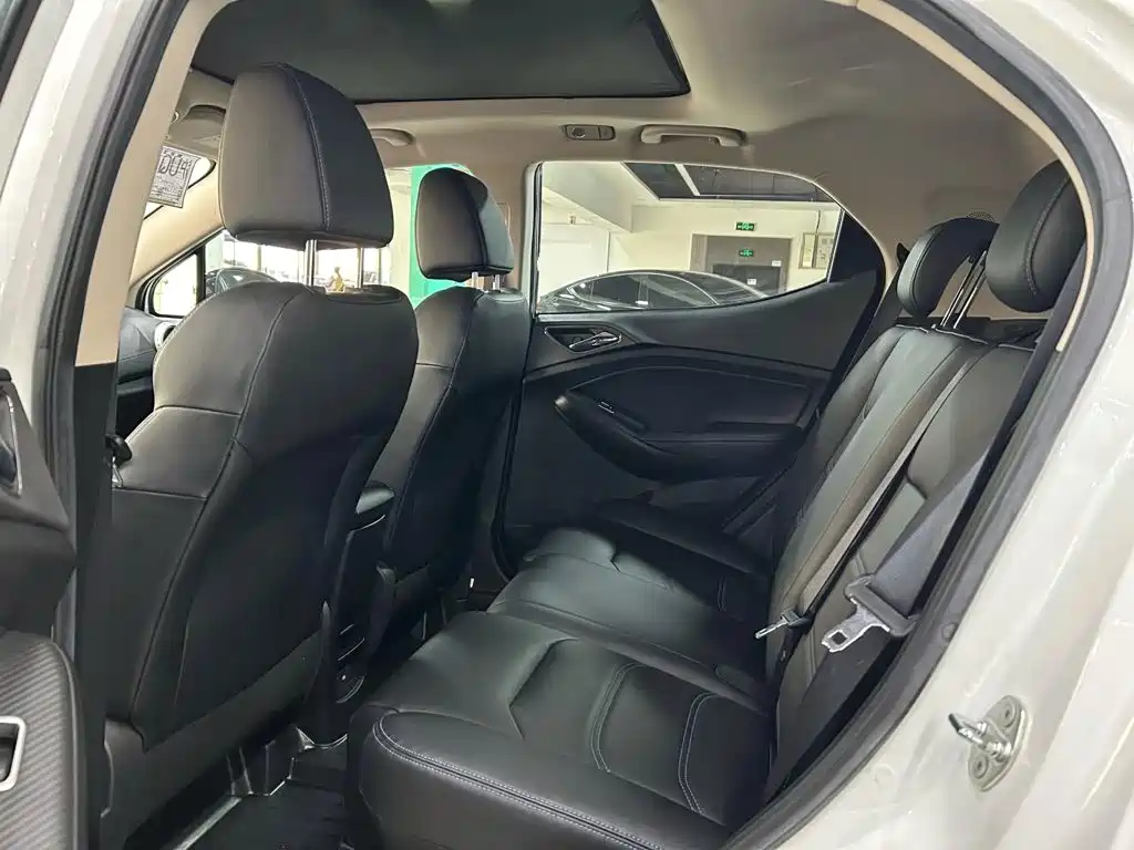 BYD Yuan EV — миниатюра 8