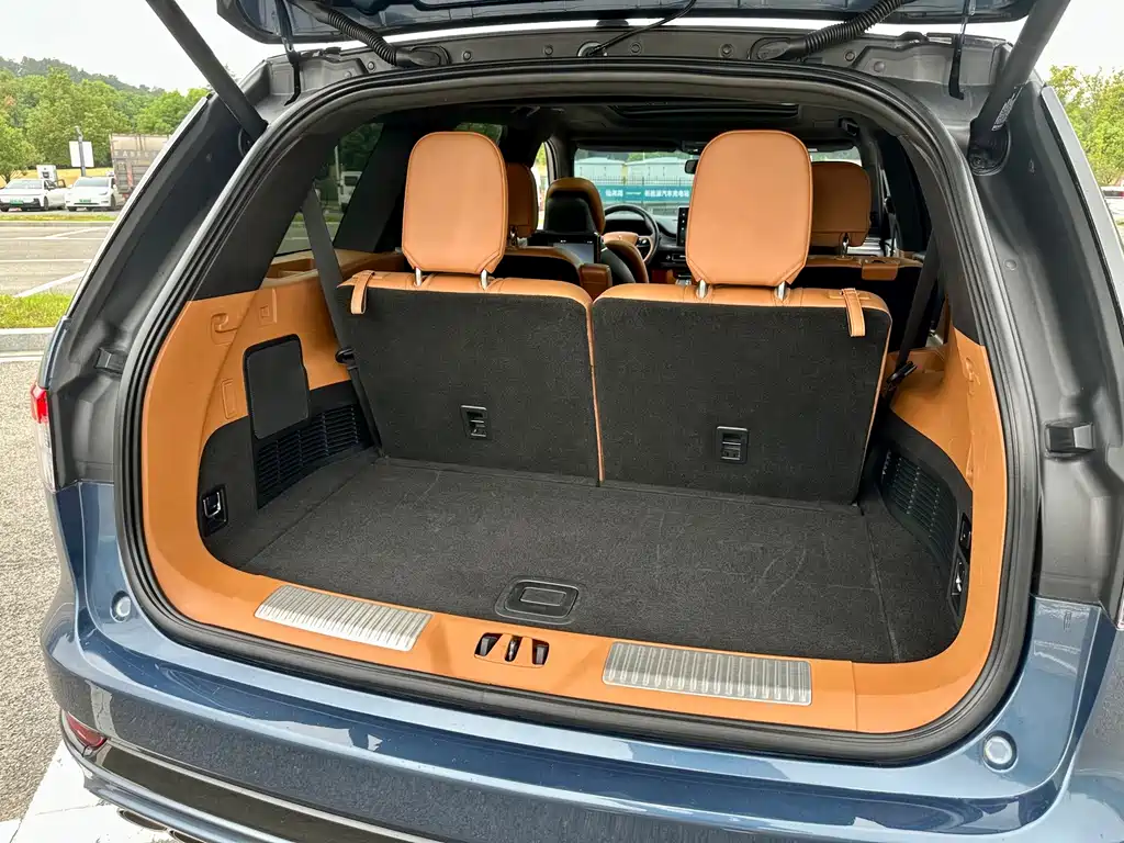 Lincoln Aviator — миниатюра 28