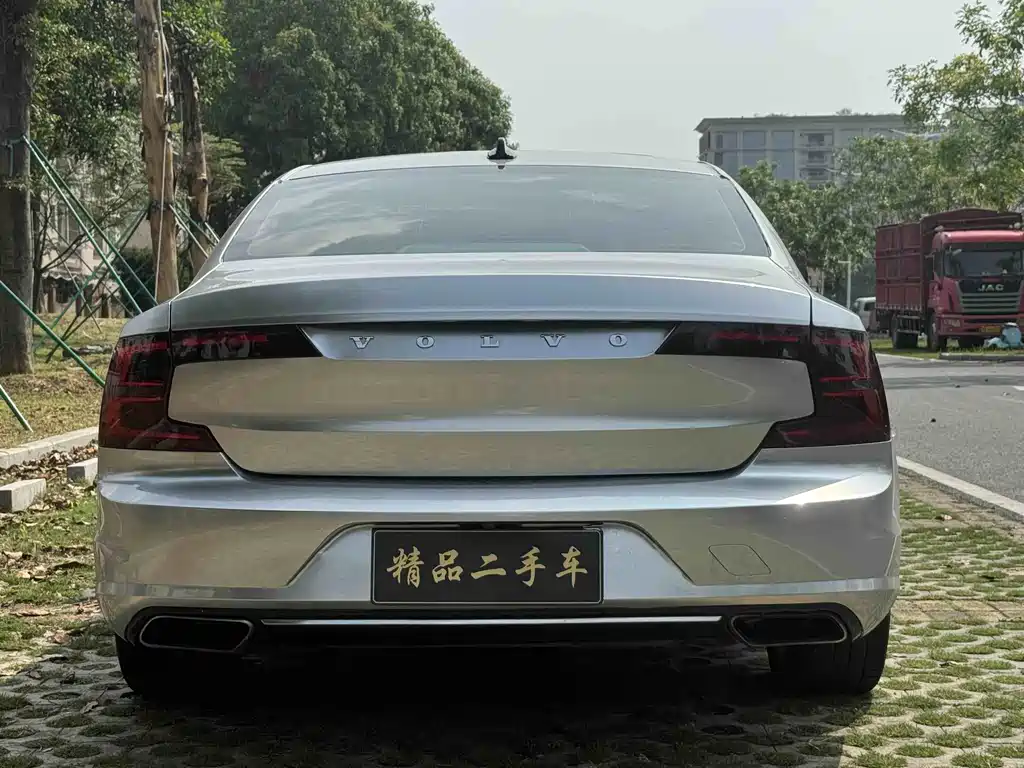 Volvo S90 2018 T4
