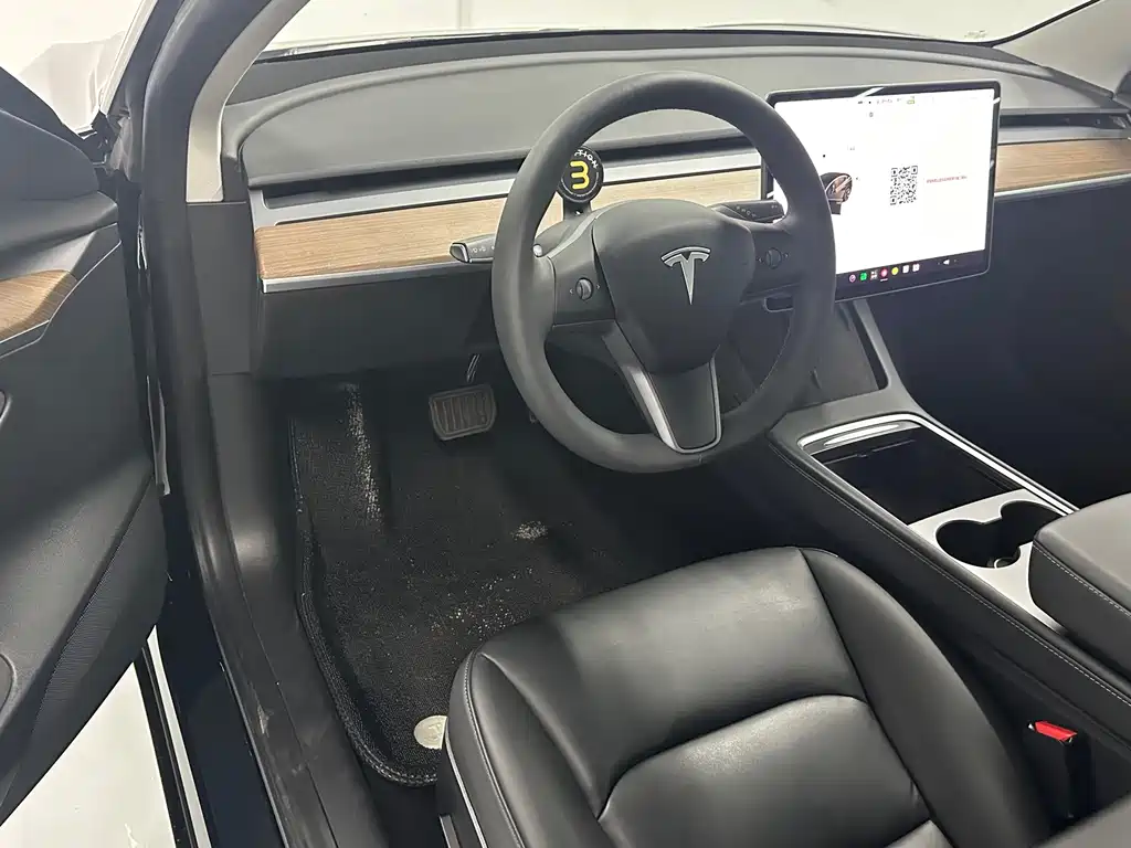 Tesla Model 3 — миниатюра 8
