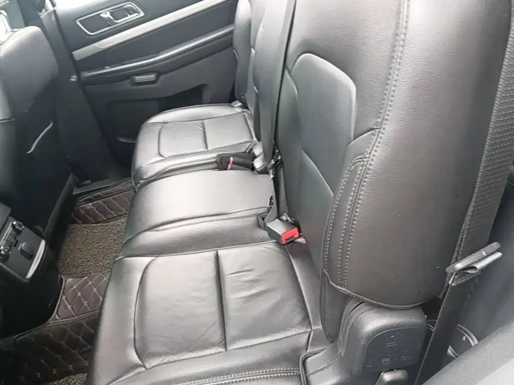 Ford Explorer (Import) — миниатюра 17