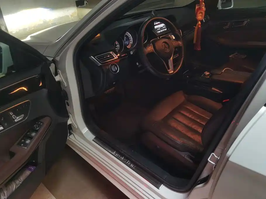 Mercedes-Benz E-Class — миниатюра 9