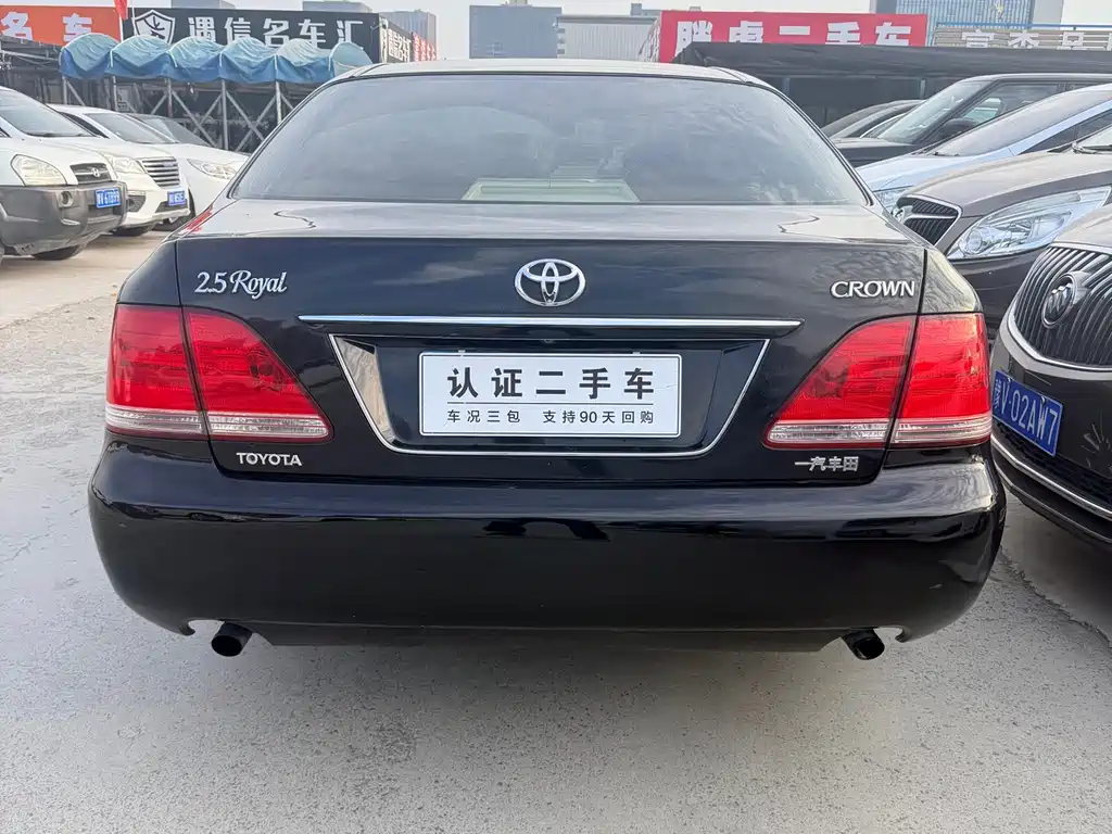 Toyota Crown — миниатюра 5
