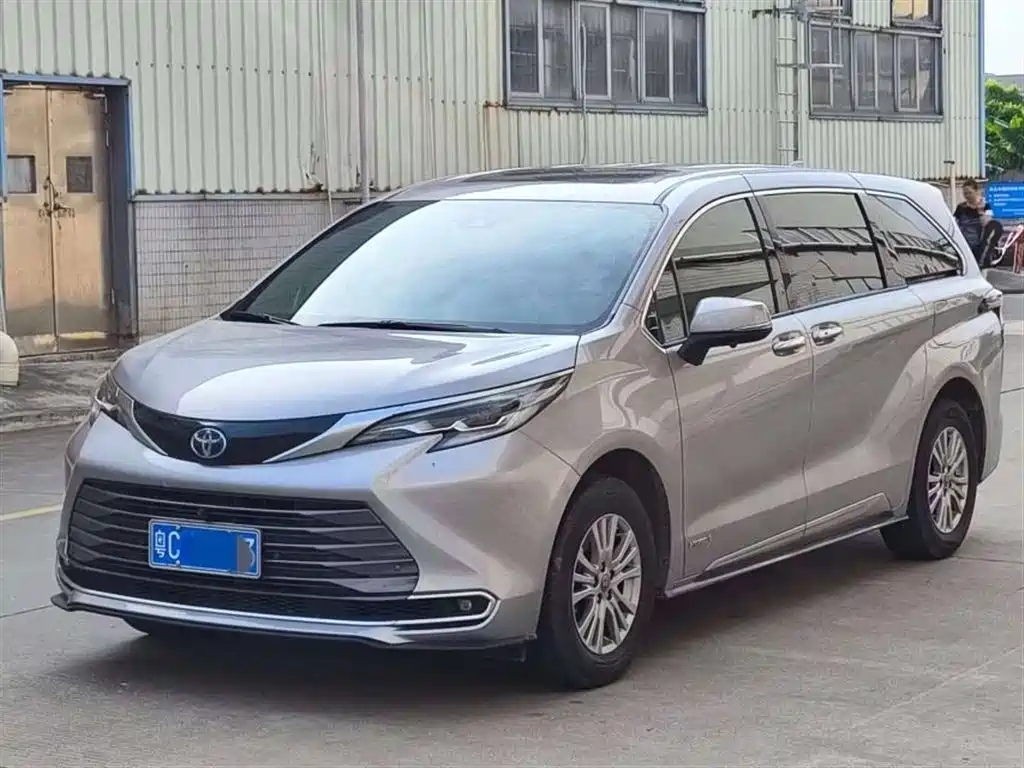 TOYOTA SIENNA