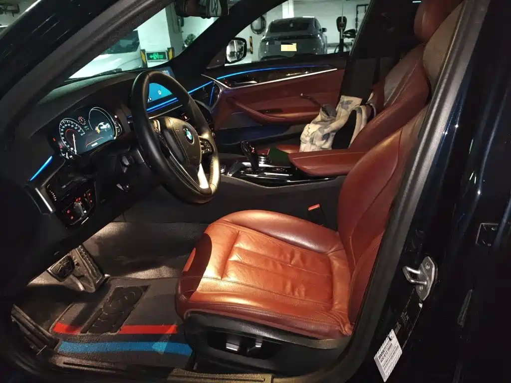 BMW 5 Series — миниатюра 8