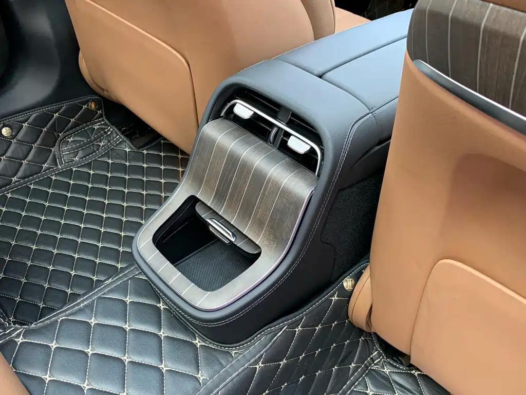 Mercedes-Benz E-Class — миниатюра 30