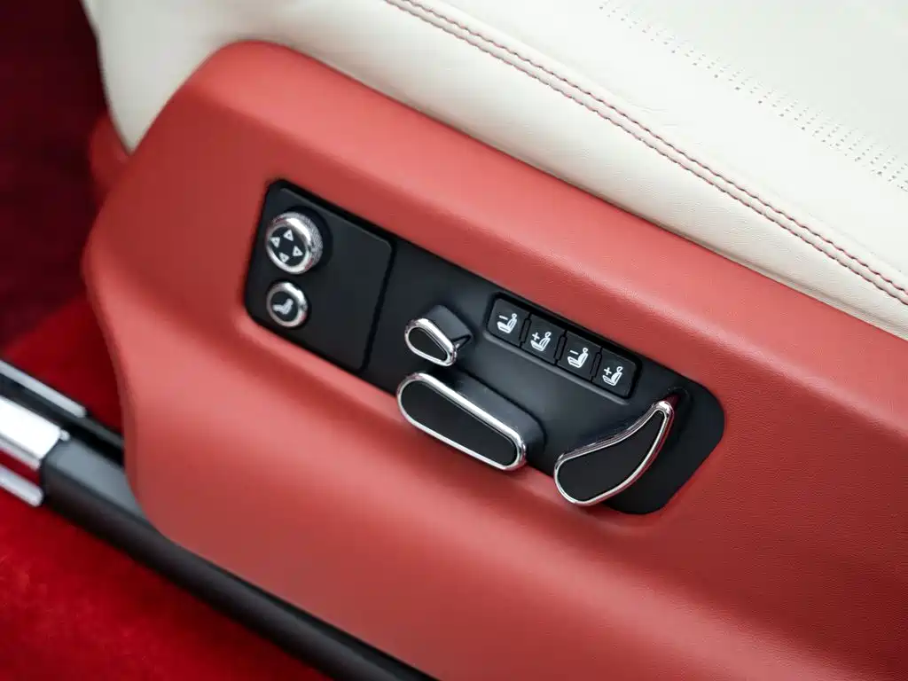 Bentley Bentayga — миниатюра 10