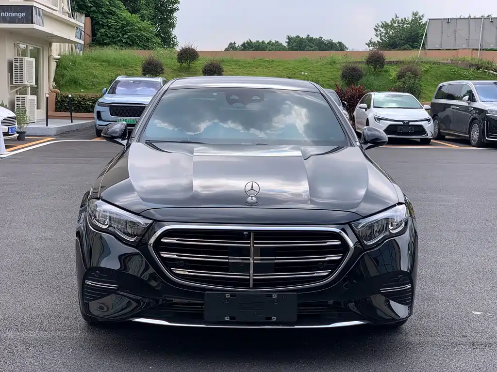 Mercedes-Benz E-Class — миниатюра 2