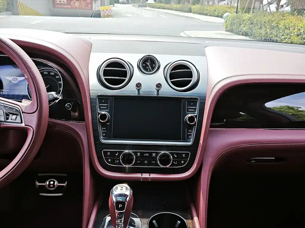 Bentley Bentayga — миниатюра 16