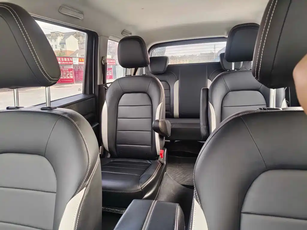 Wuling Hongguang PLUS — миниатюра 8
