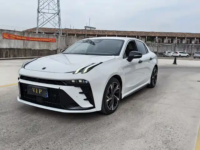 Lynk & Co 03