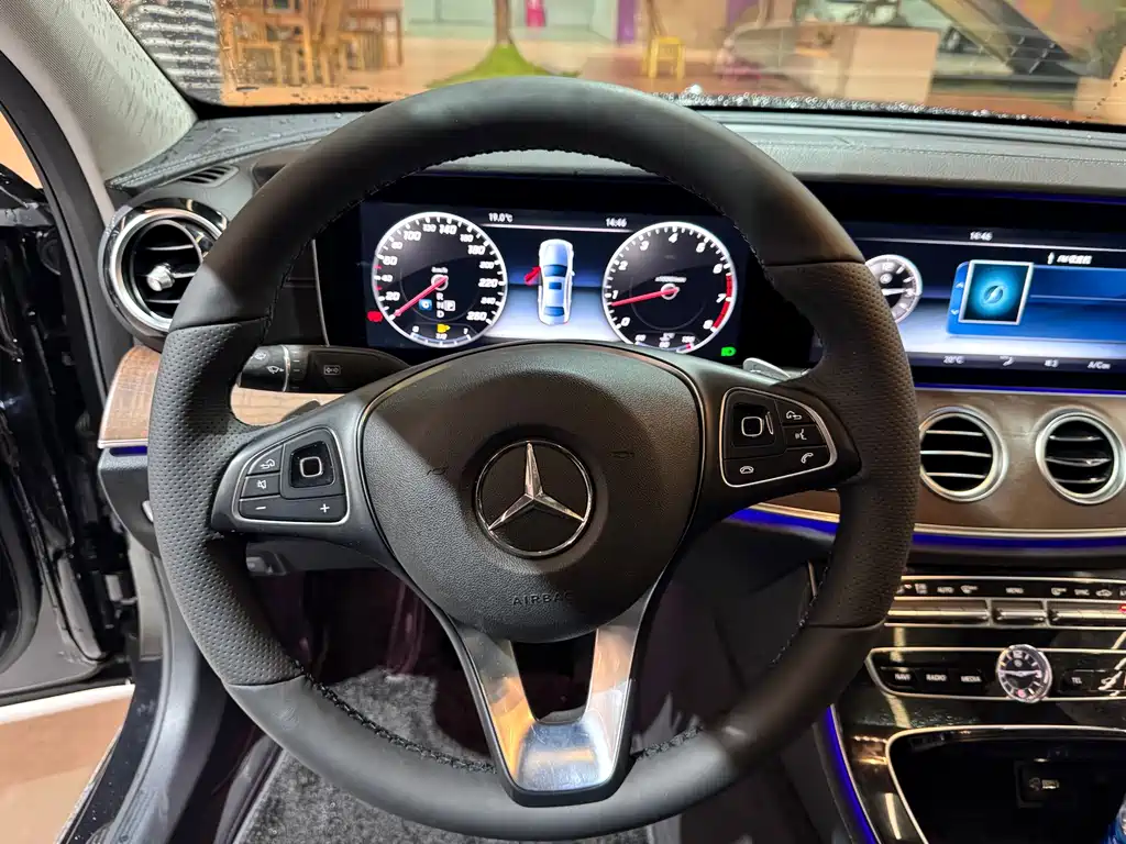 Mercedes-Benz E-Class — миниатюра 10