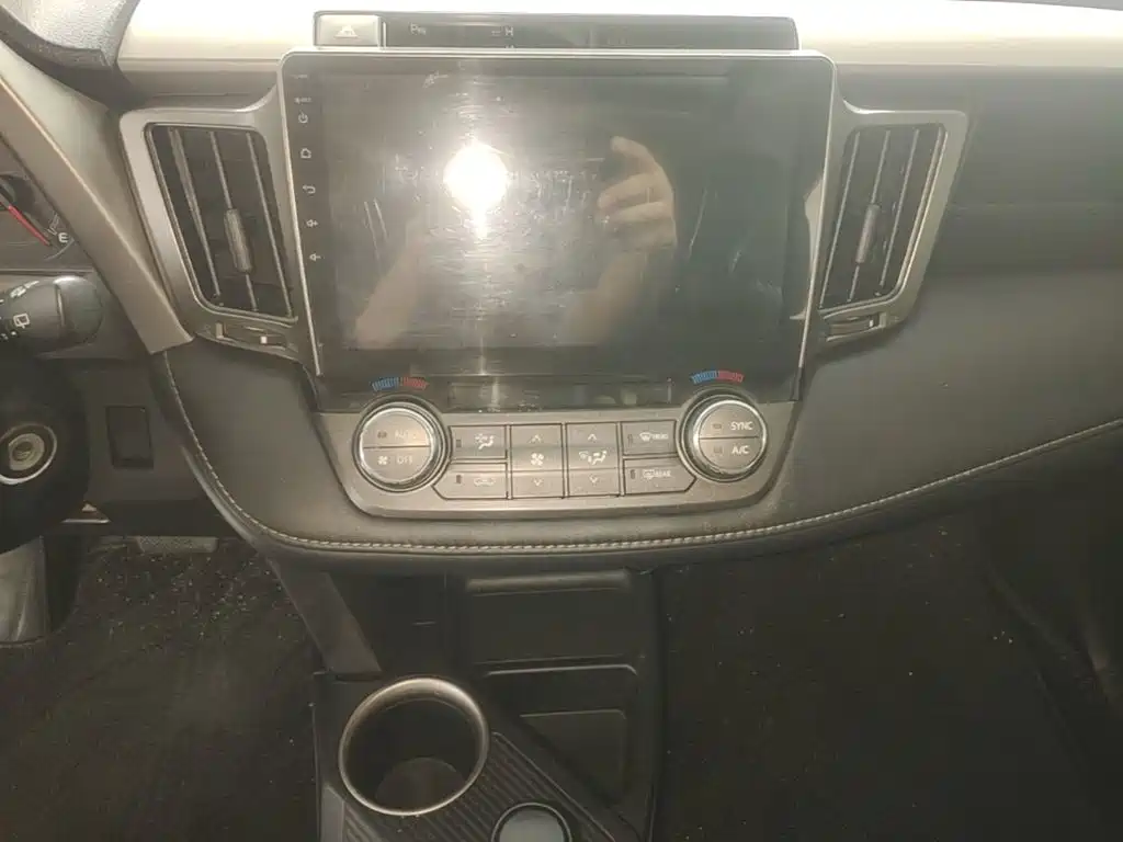 Toyota RAV4 — миниатюра 13