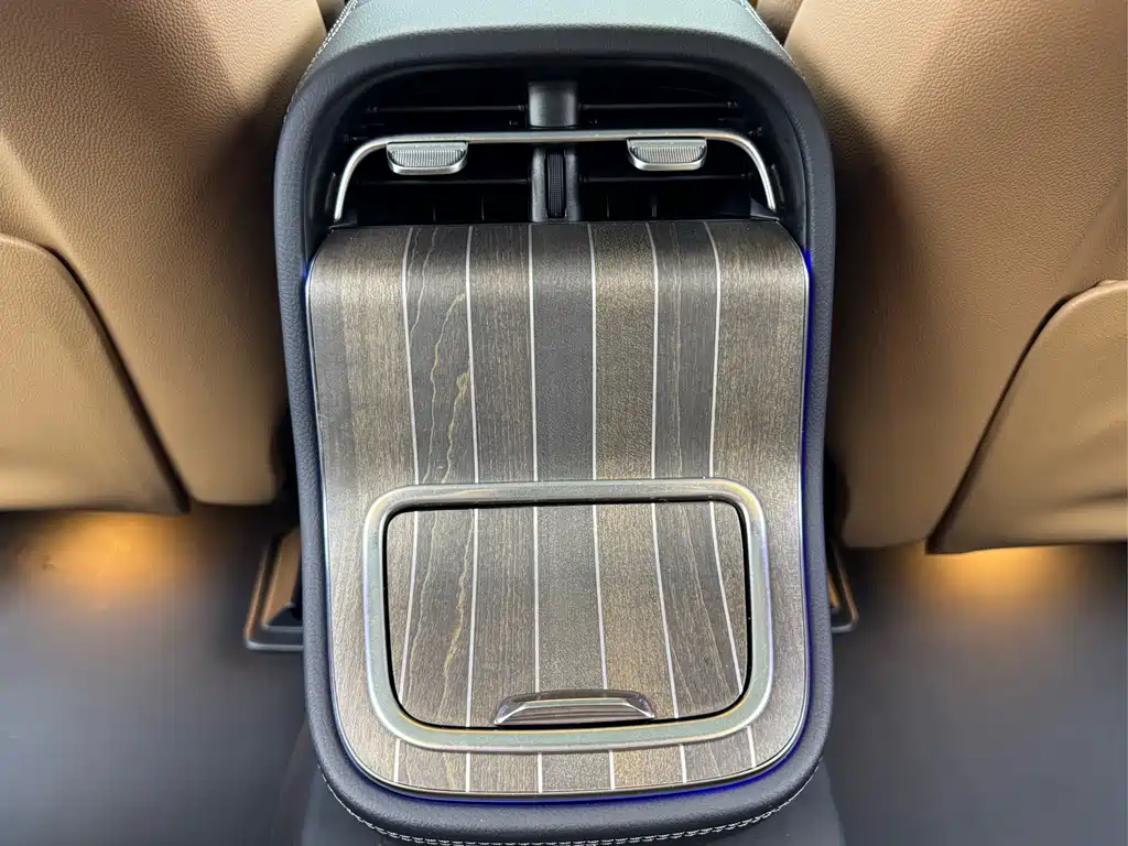Mercedes-Benz E-Class — миниатюра 14