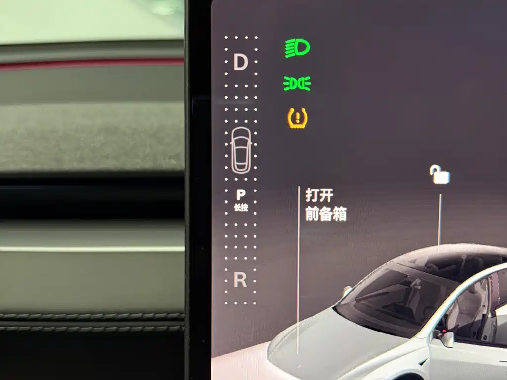 Tesla Model Y — миниатюра 15