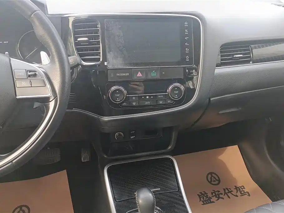 MITSUBISHI OUTLANDER