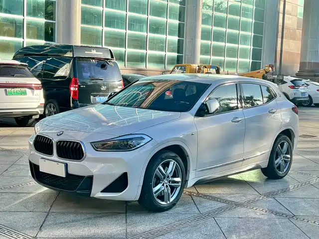 BMW  X2