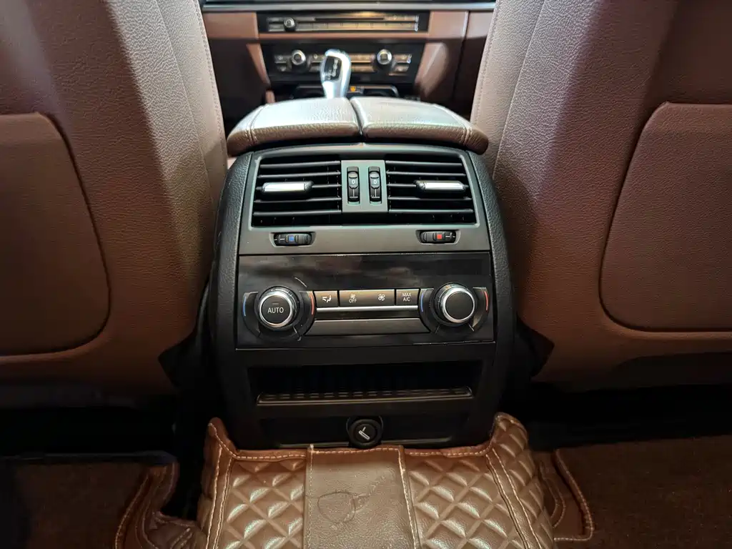 BMW 5 Series — миниатюра 14