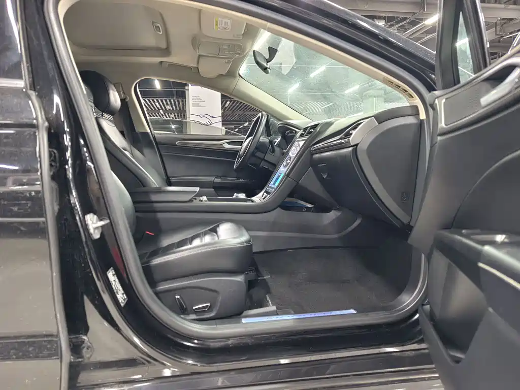 Ford Mondeo — миниатюра 8