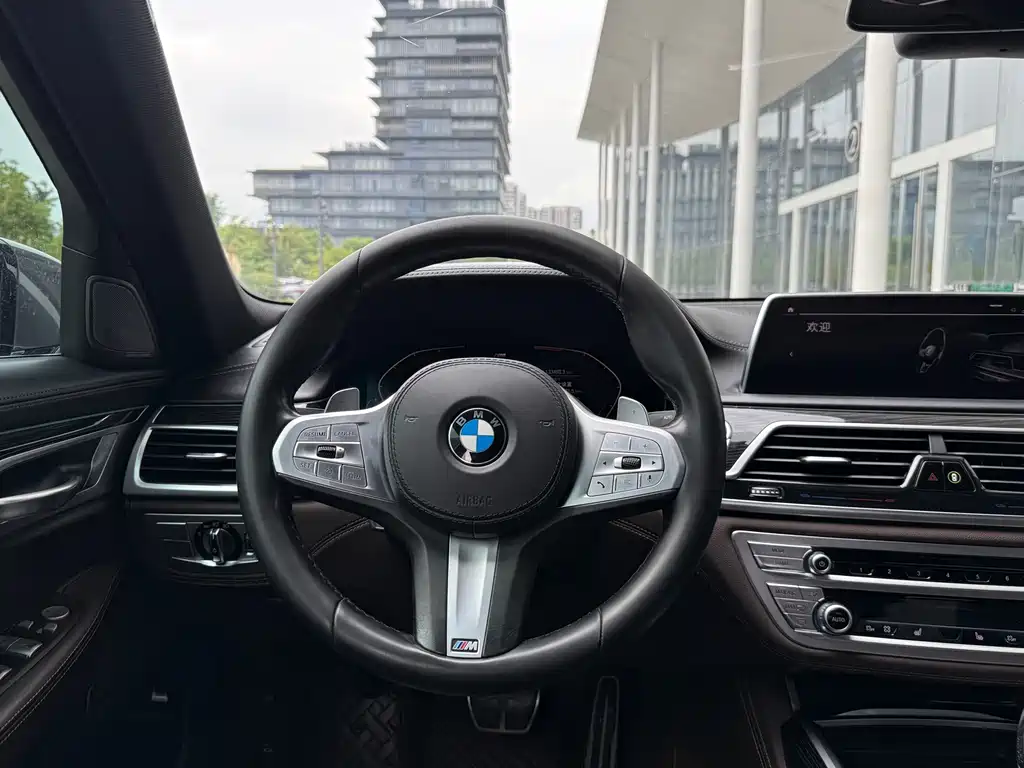 BMW 7 Series — миниатюра 12