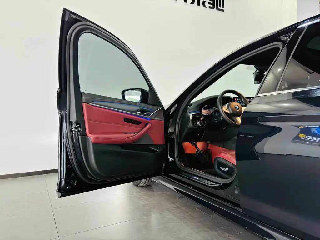 BMW 5 Series — миниатюра 11