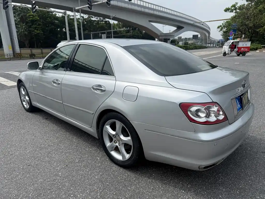 Toyota Reiz — миниатюра 7