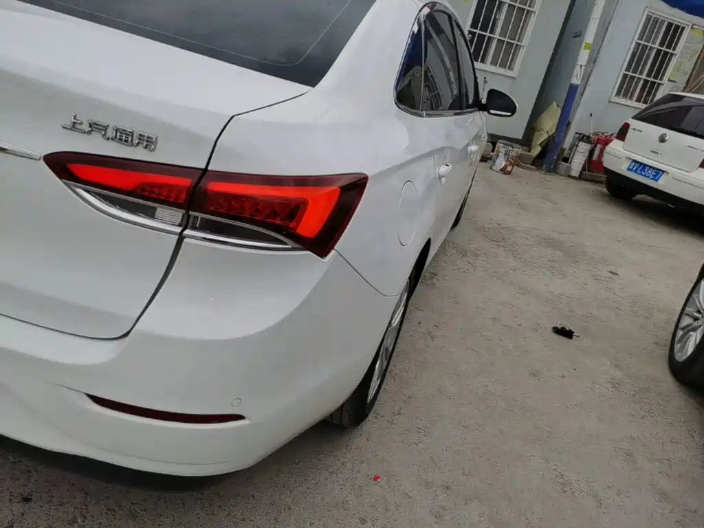 Buick Excelle — миниатюра 8
