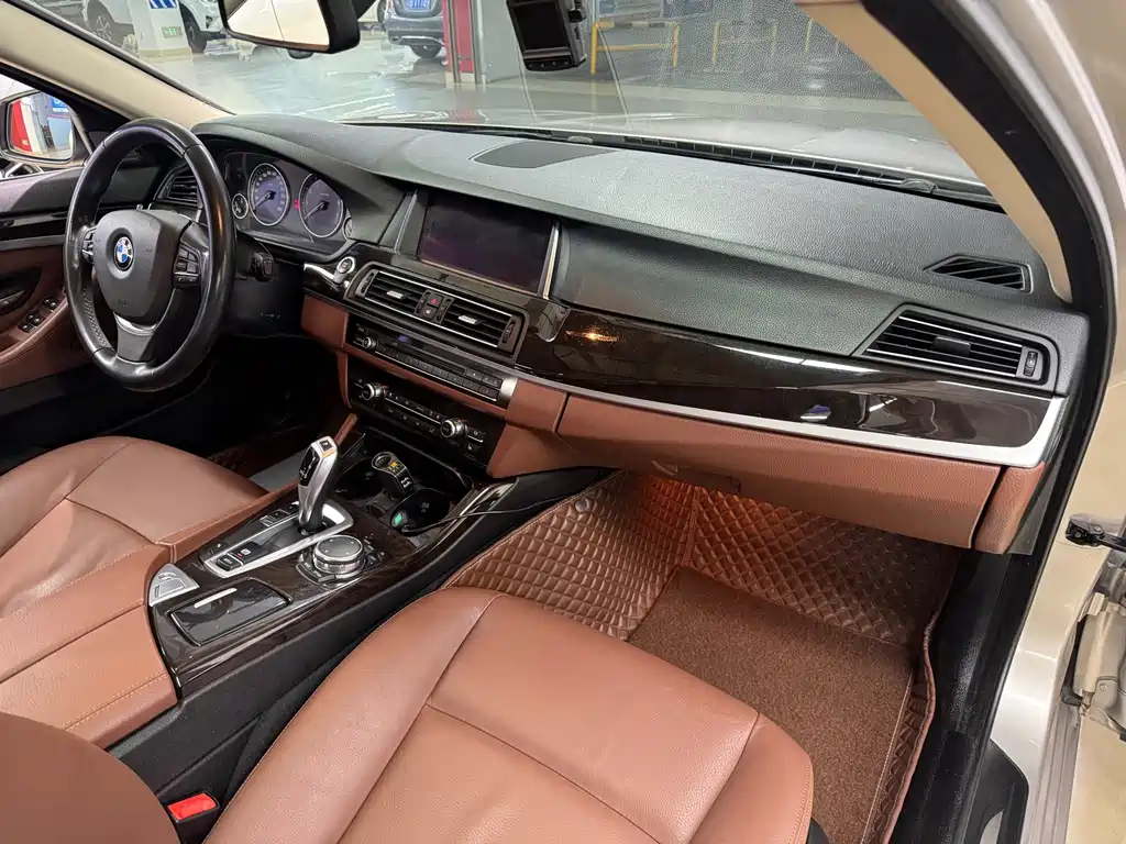 BMW 5 Series — миниатюра 9