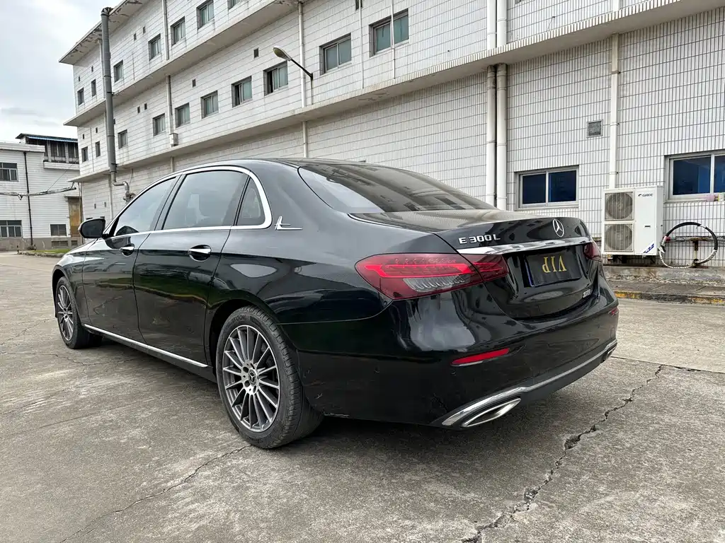 Mercedes-Benz E-Class — миниатюра 19