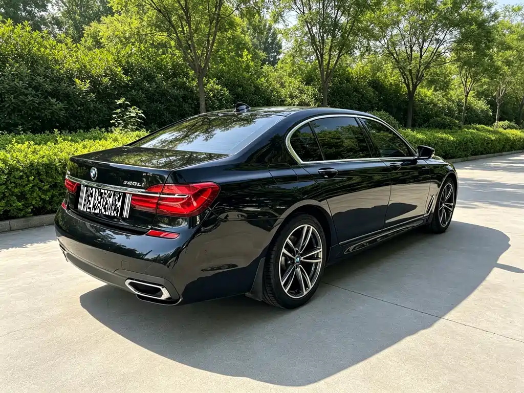 BMW 7 Series — миниатюра 7