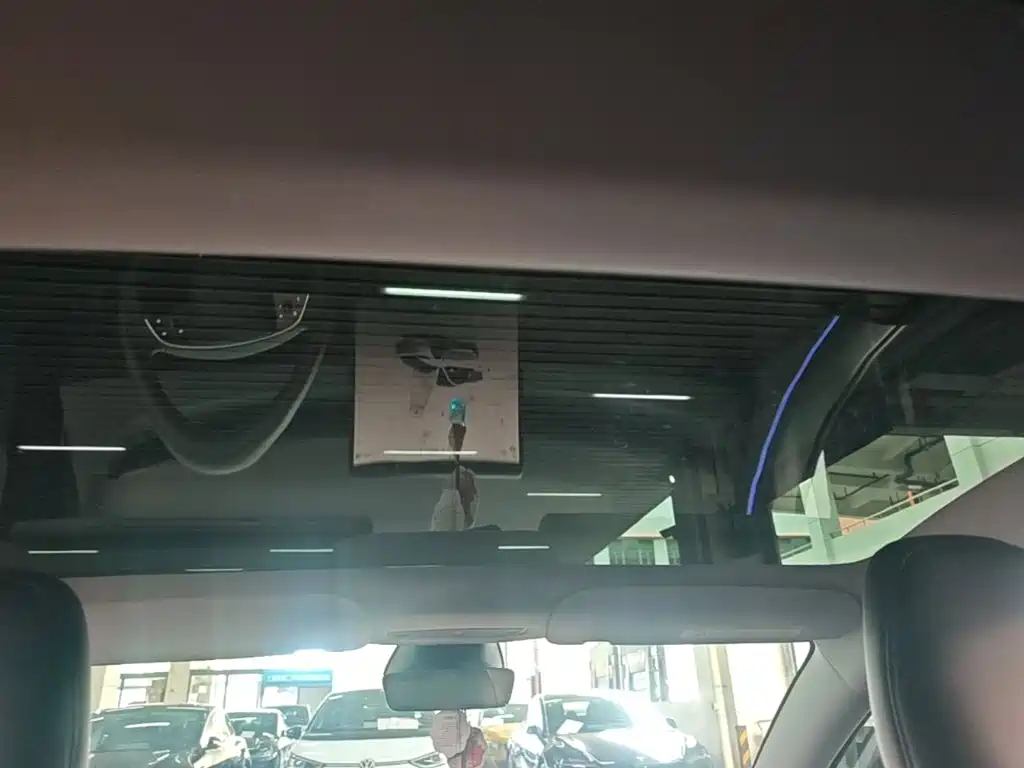 Tesla Model 3 — миниатюра 18