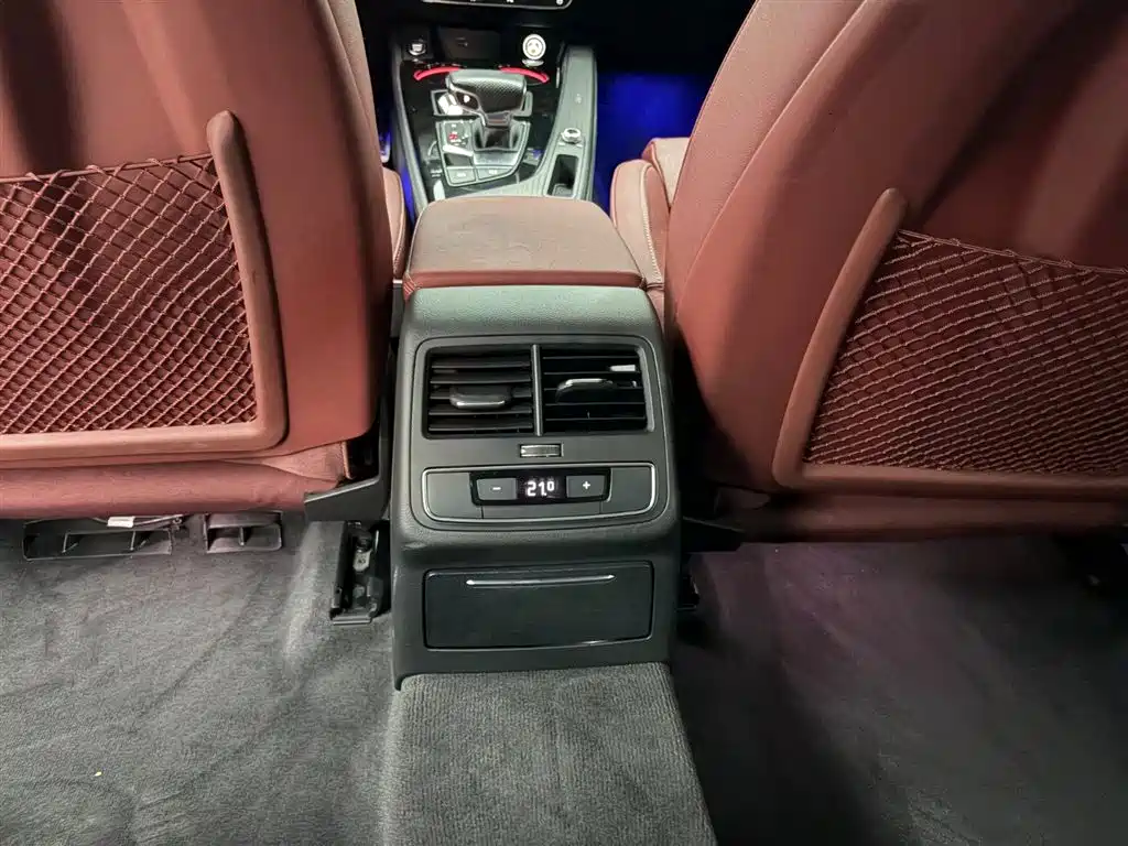 Audi A4L id 4622387 из Китая 7