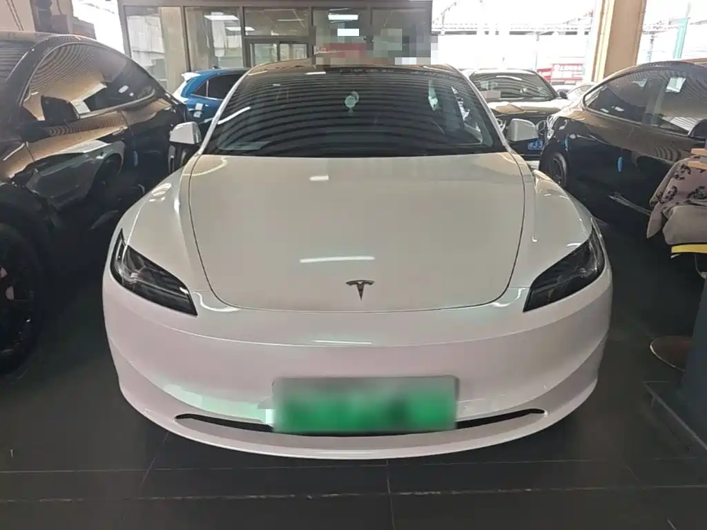 Tesla Model 3 — миниатюра 3