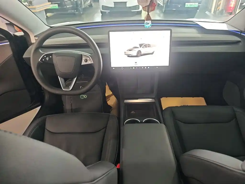 Tesla Model 3 — миниатюра 10