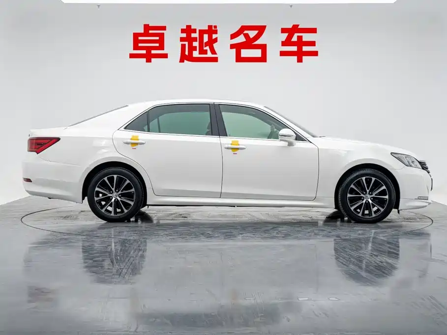 Toyota Crown — миниатюра 4