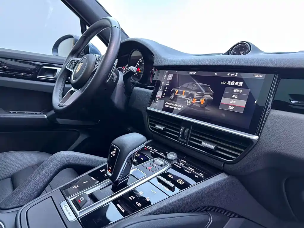 Porsche Cayenne — миниатюра 8