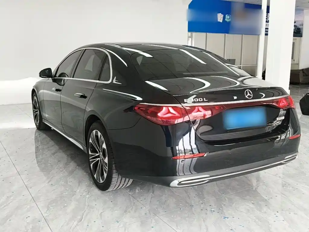 Mercedes-Benz E-Class — миниатюра 5
