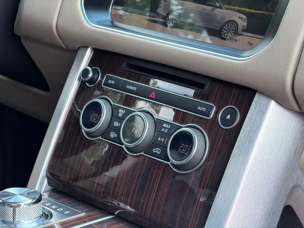 Land Rover Range Rover — миниатюра 15