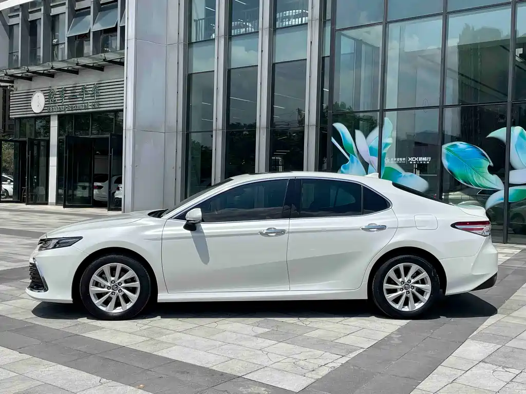Toyota Camry — миниатюра 3