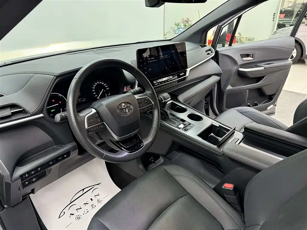 Toyota Sienna — миниатюра 7