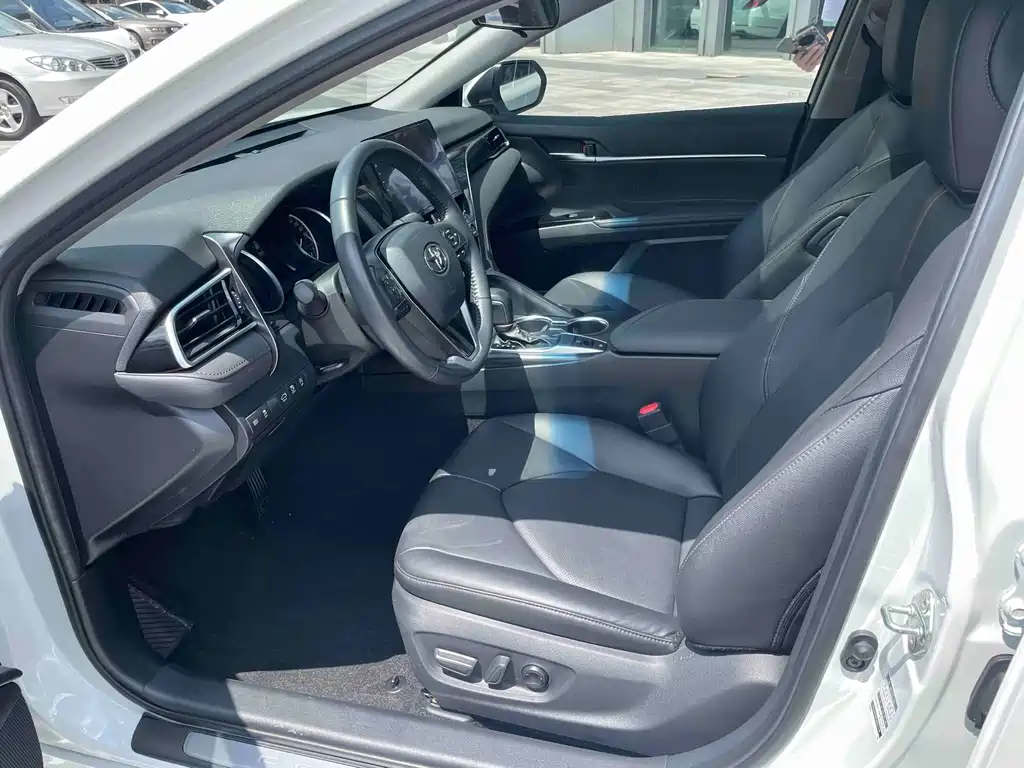 Toyota Camry — миниатюра 9