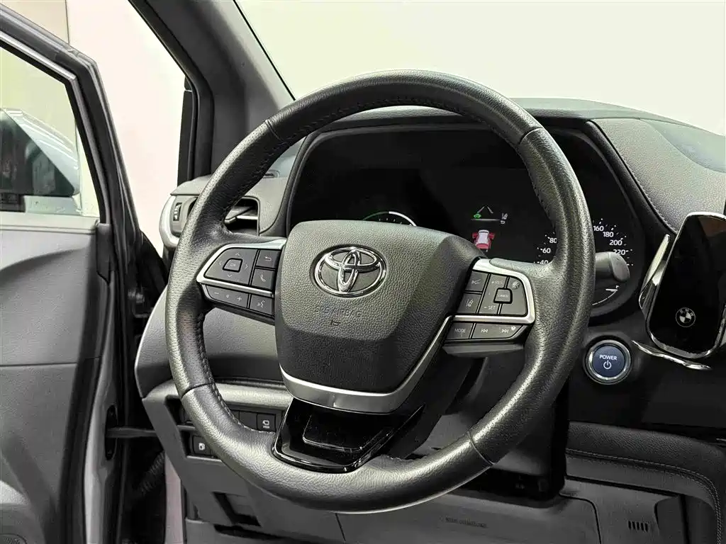 Toyota Sienna — миниатюра 12