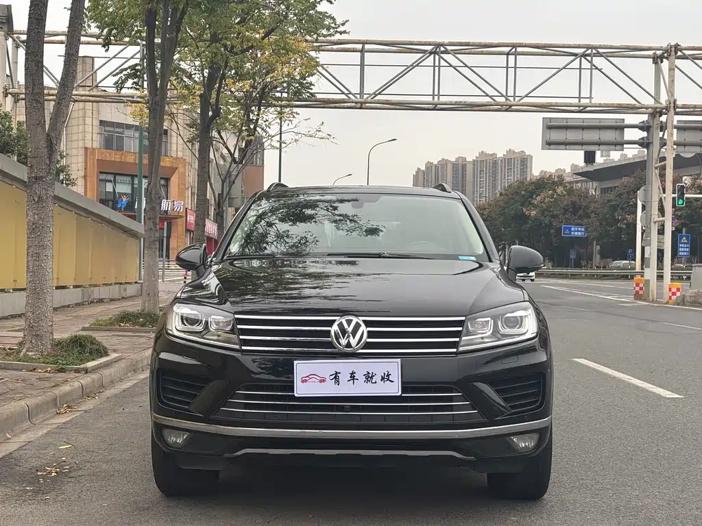 VOLKSWAGEN TOUAREG