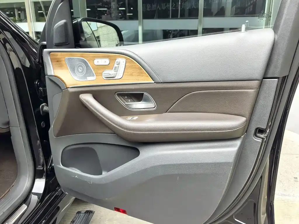 Mercedes-Benz GLS — миниатюра 10