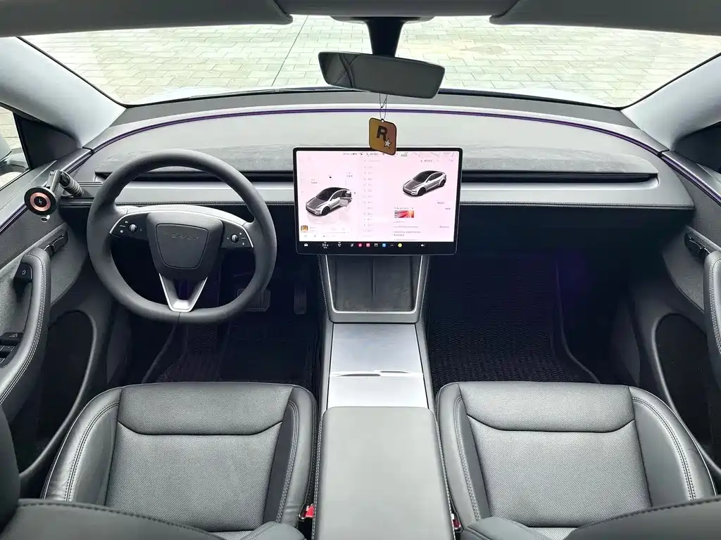Tesla Model Y — миниатюра 8