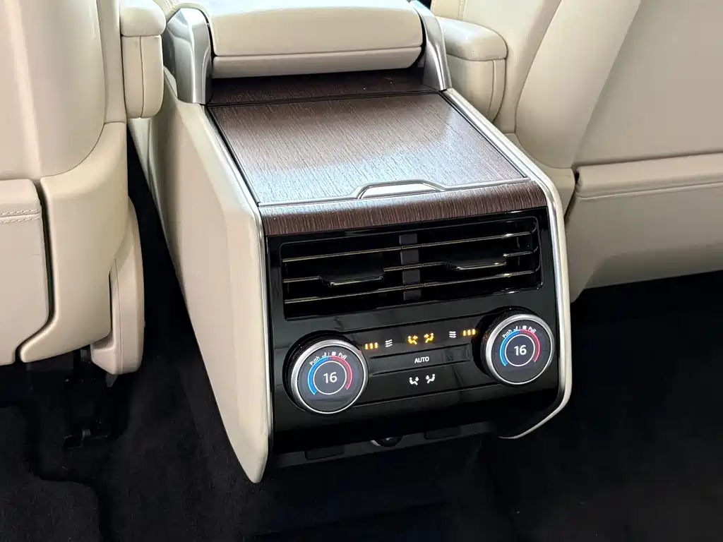 Land Rover Range Rover — миниатюра 13