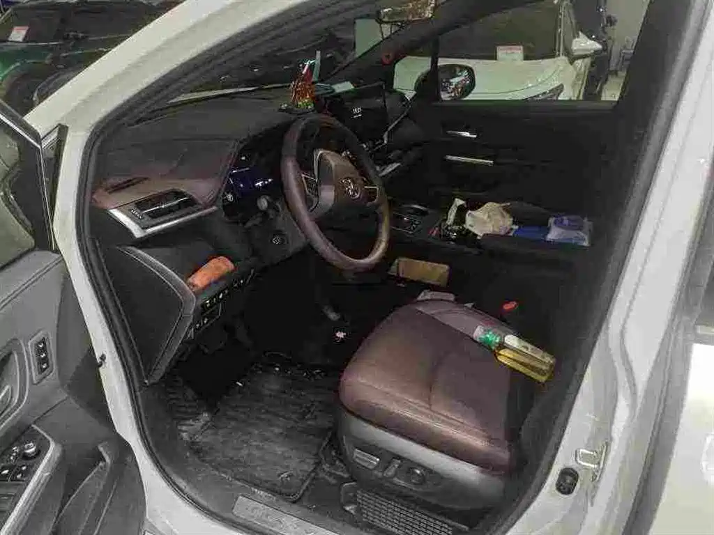 Toyota Granvia — миниатюра 7