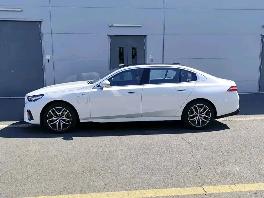 BMW i5 — миниатюра 4