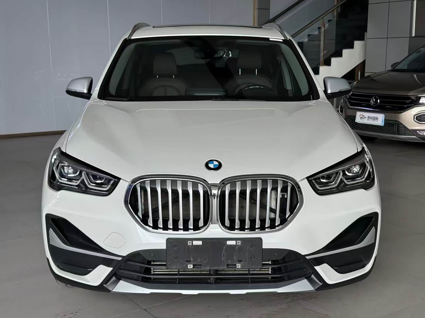 BMW X1 1.5 л 2023 г. Белый, пробег 30000 км