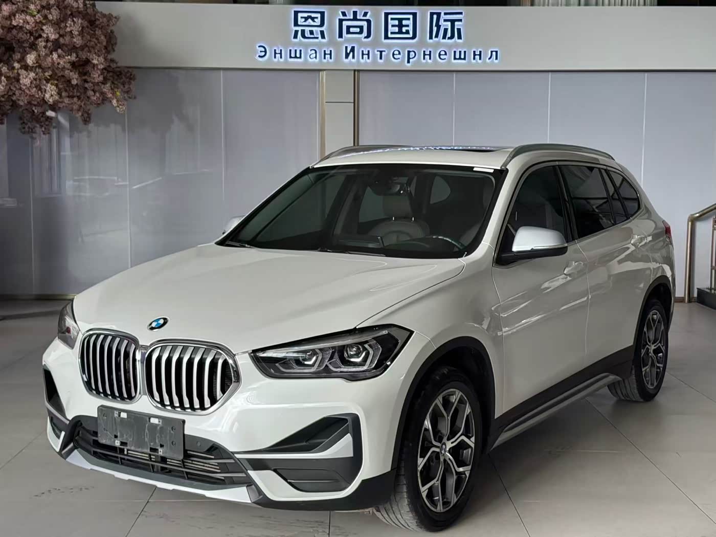 BMW X1 1.5 л 2023 г. Белый, пробег 30000 км